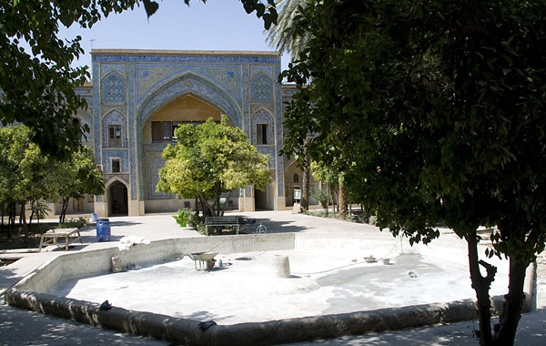 دانلود رایگان پاورپوینت معماری مدرسه خان شیراز